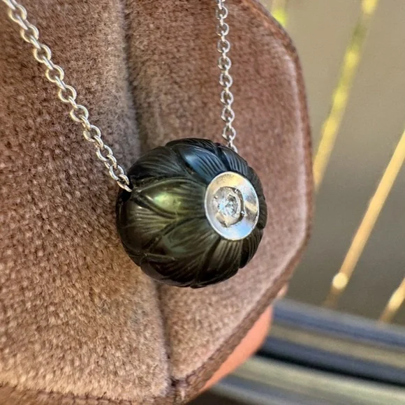 GALATEA designer solid 14k gold genuine carved Tahitian pearl/diamond necklace - Picture 9 of 16